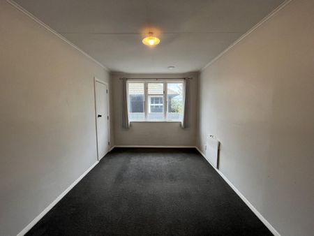 Three bedroom family home - Photo 5