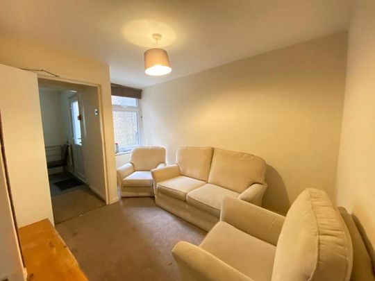 1 bedroom in a house share to rent - Photo 1
