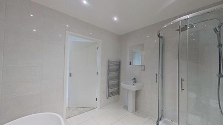 3 bedroom flat to rent - Photo 5