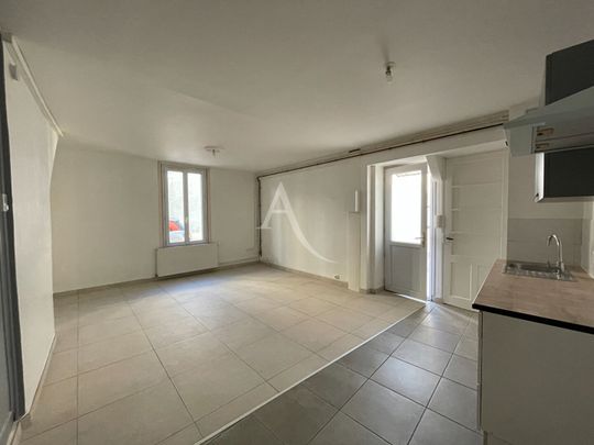 Location Maison 4 pièces 80m² FONTENAY LE COMTE 85200 - Photo 1