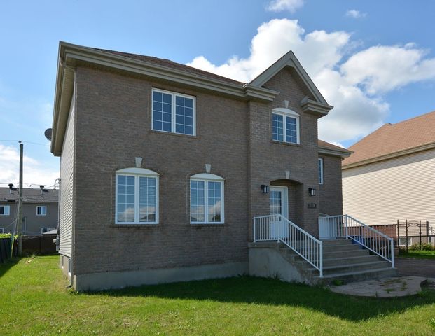À louer / Maison à étages - Photo 1