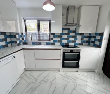 Chetwynd Mead, BAMPTON - Photo 3