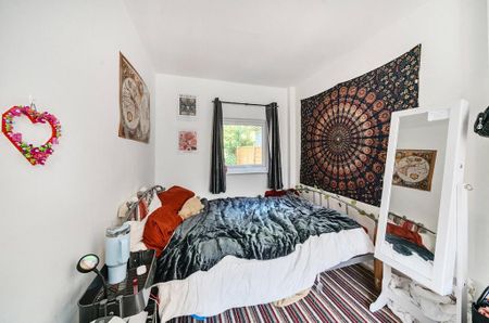 5 bedroom semi-detached house to rent - Photo 4