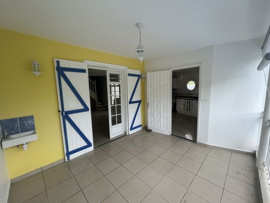 Location Appartement 3 pièces 70m² LE GOSIER 97190 - Photo 1