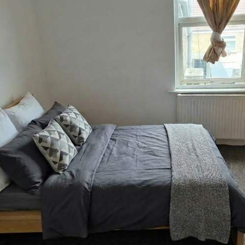 Room in a Shared Flat, Station Road, NW10 - Photo 1
