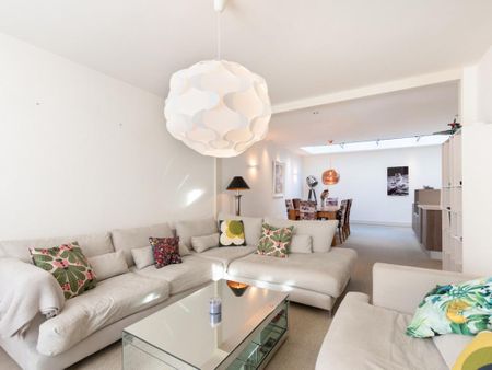 3 bedroom mews to rent - Photo 2