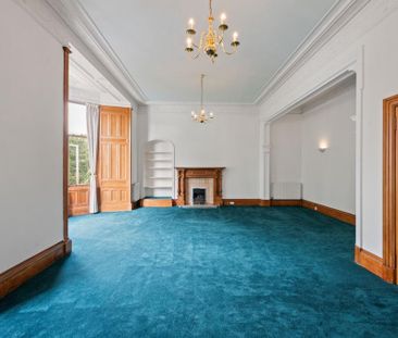 5 bedroom townhouse to rent - Photo 1