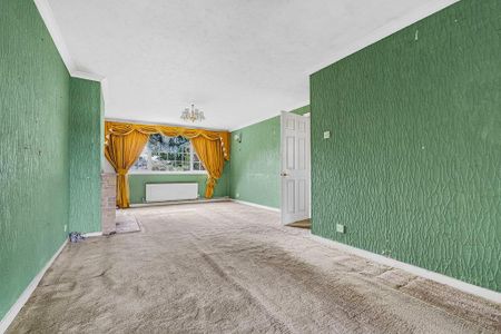 4 bedroom semi-detached house to rent - Photo 2