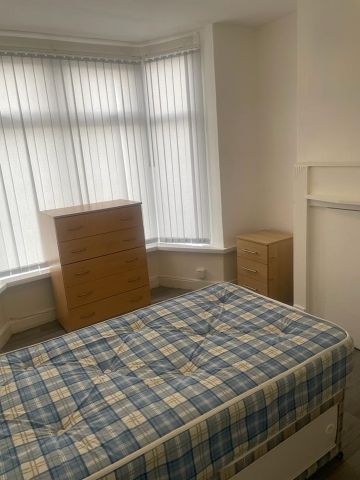 Room in a Shared House, Amberley Grove, B6 - Photo 2