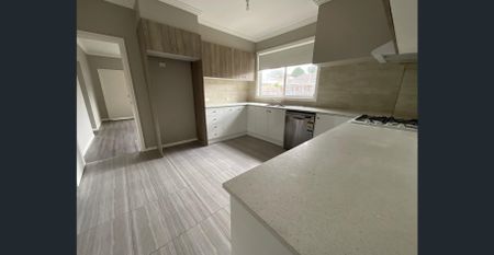 Fully renovated 4 bedroom home - Photo 3