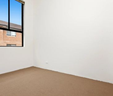 MODERN & CONVENIENTLY LOCATED - Photo 5