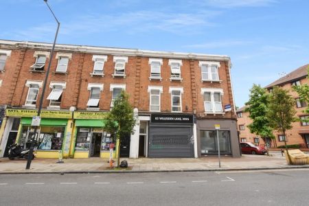3 bedroom flat to rent - Photo 2