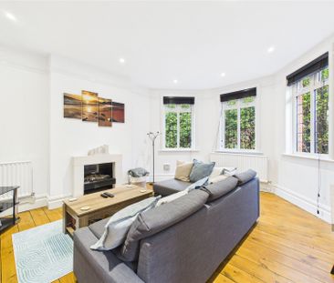 5 bedroom House in Grange Road, Camberley - Photo 1