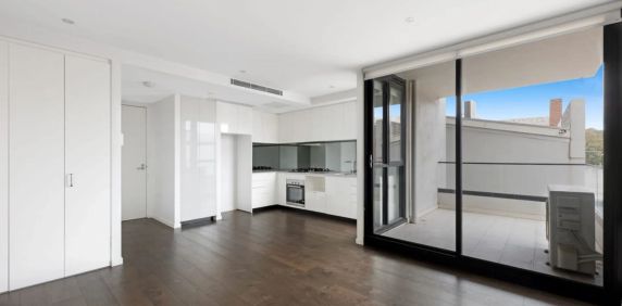 Stylish Richmond Living with Two Private Terraces! - Photo 2