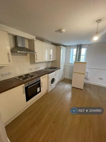 1 bedroom flat to rent - Photo 2