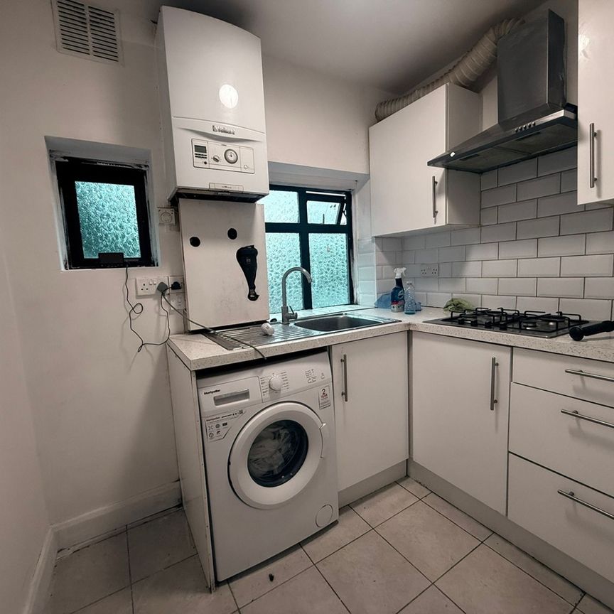 2 Bed Flat, Brook Road, IG2 - Photo 1