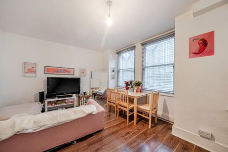 3 bedroom flat to rent - Photo 3