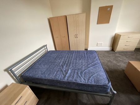 3 Bed Student Accommodation - Photo 4