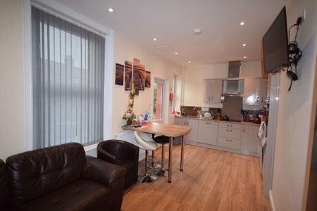 1 bedroom in a house share to rent - Photo 3