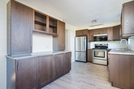 For Lease - 35 St. Clair Street, Collingwood, Ontario - Photo 3