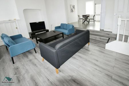 1 bedroom in a house share to rent - Photo 2