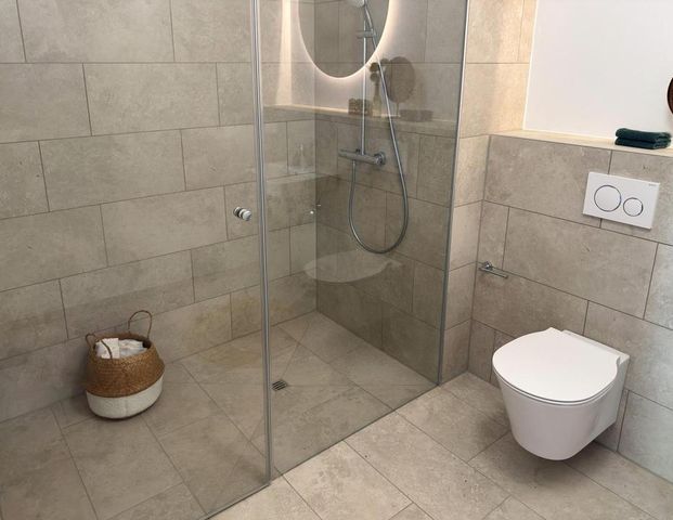 2-Zimmer-Neubauwohnung mit Balkon im 1. Obergeschoss - Photo 1