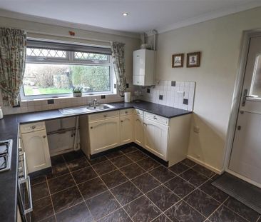 3 bedroom detached bungalow to rent - Photo 6