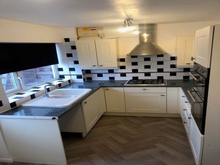Worle, Weston-super-Mare, North Somerset - Photo 4