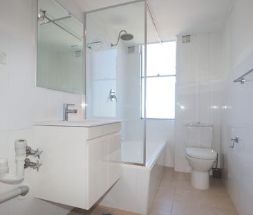 Location, Views, Spacious - Photo 2