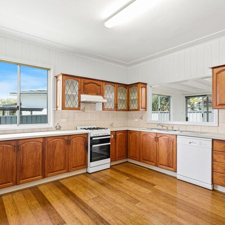 Neat and Tidy 3 Bedroom Family Home - Photo 3