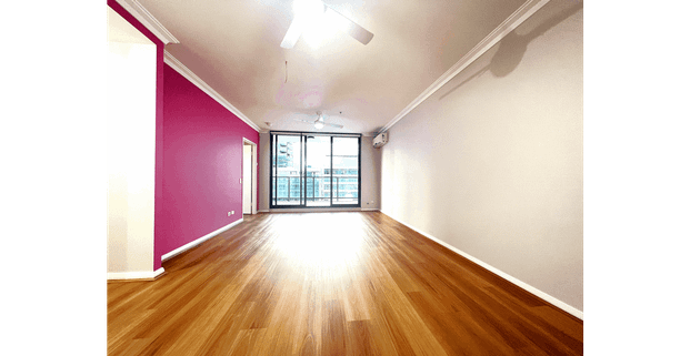 Modern TWO Bed Room Pius study Apartment Available now! Full timber floor! Just minutes away to train station! - Photo 1