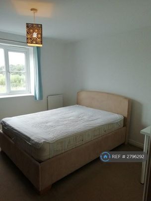 3 bedroom flat to rent - Photo 1