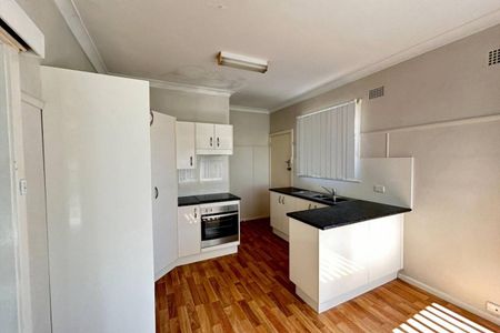 WELL PRESENTED, CLOSE TO WESTFIELD KOTARA!!! - Photo 4