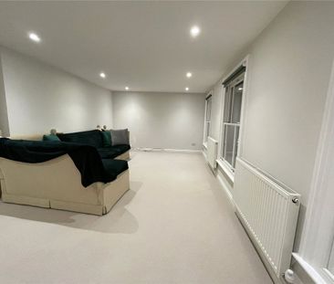 2 bedroom first floor maisonette with private patio and parking, on... - Photo 2