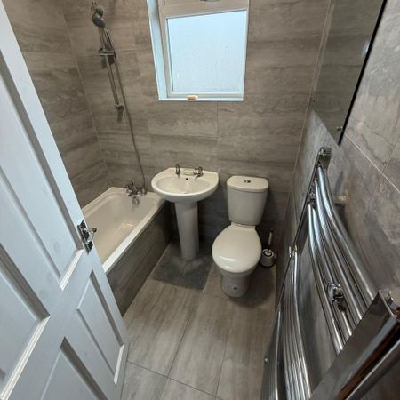 4 bedroom terraced house to rent - Photo 5