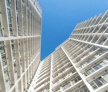 City Centre Urban Living - Stylish 2-Bedroom Apartment - Photo 2