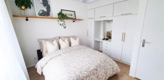 1 Bed Flat, The Drive, IG1 - Photo 2