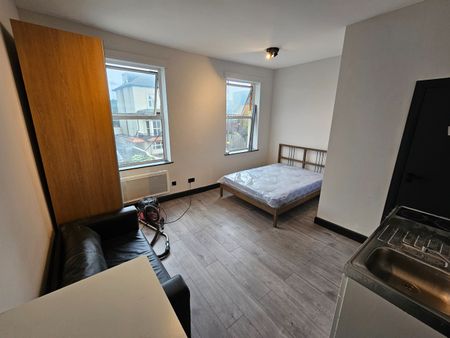 Studio Flat, London, W5 - Photo 2