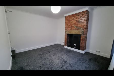 1 Bed Terraced House, Aviary Grove, LS12 - Photo 3