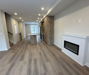 For Lease - 26 Mermot Lane, Richmond Hill, Ontario - Photo 2