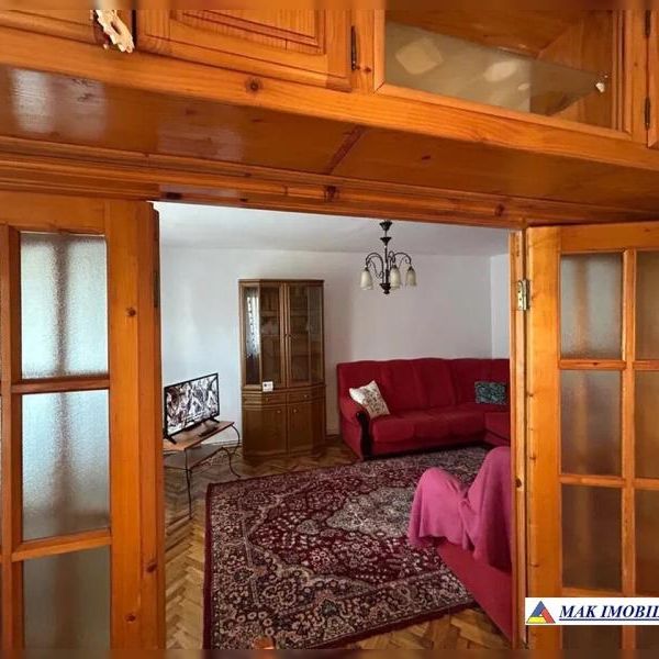 Vand/Inchiriez ap. 3 camere cf 1 et 3 Visoi Campulung Ag - Fotografie 1