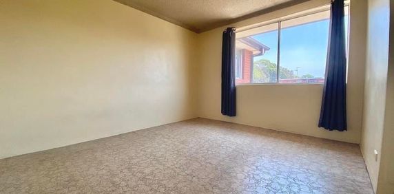 ONE-BED APARTMENT SITUATED IN A QUIET BLOCK - Photo 2