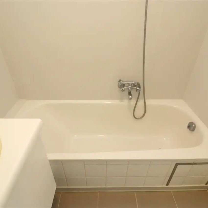 App. met één slaapkamer, autostaanplaats, nabij centrum - Photo 1