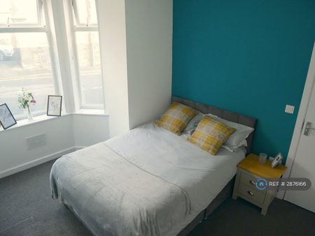 1 bedroom in a house share to rent - Photo 2