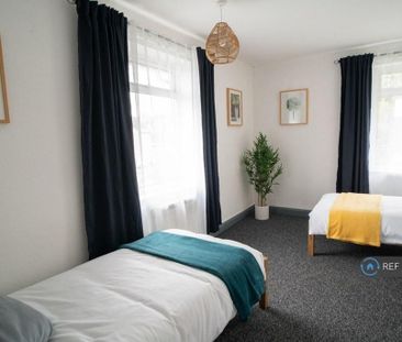 2 bedroom semi-detached house to rent - Photo 6