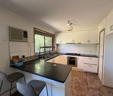 8 Greenhill Rise, Hampton Park VIC - Photo 6