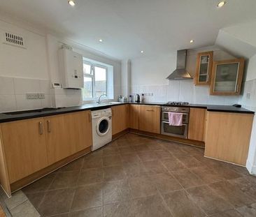 3 bedroom flat to rent - Photo 6