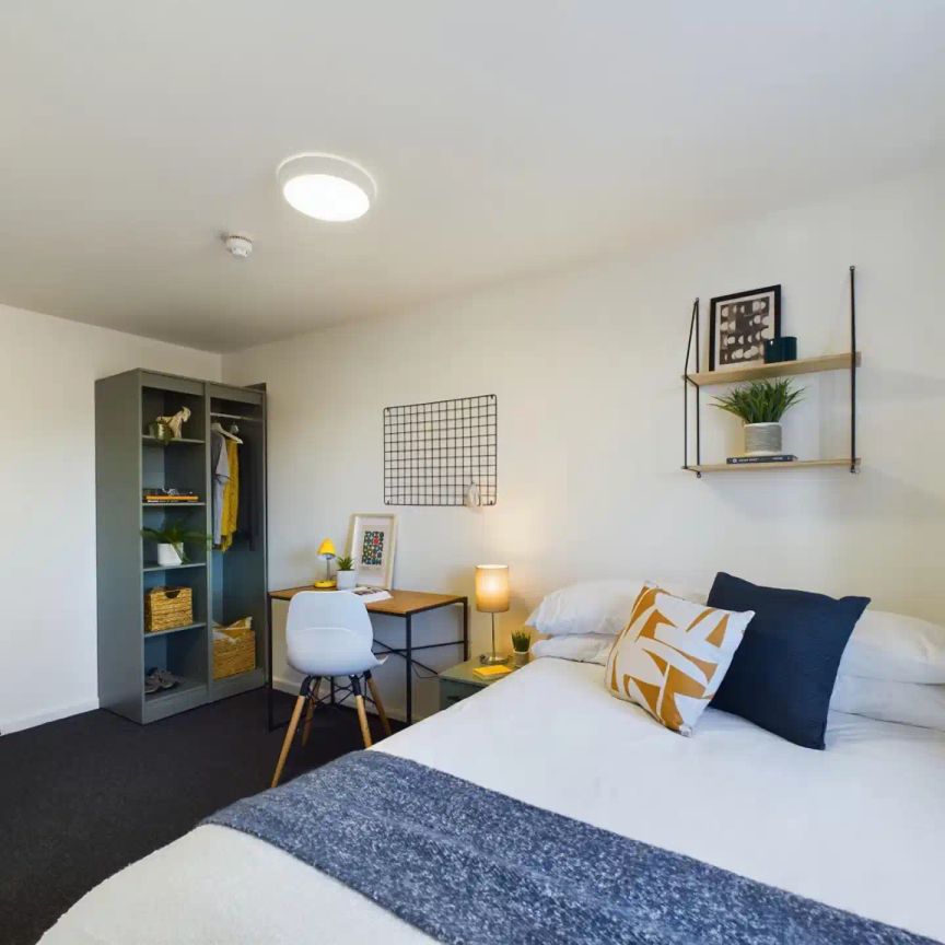 6 Bedroom House - Photo 1