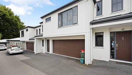 Three Bedroom Townhouse in Sought After Locale- Walk to CBD! - Photo 5