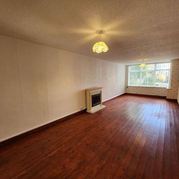 Worlds End Lane, Quinton, Birmingham, B32 - Photo 1